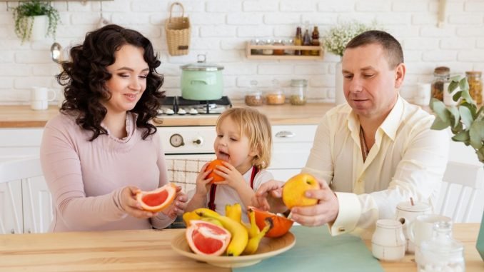 cocuklarin vitamin ihtiyaci yetiskinlerinkinden farklidir cocuklarin vitamin ihtiyaci yetiskinlerinkinden farklidir