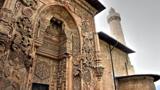 unesco-dunya-kultur-mirasi-listesindeki-ulu-camii-ve-darussifasi-ziyarete-aciliyor-qSy4btvp.jpg
