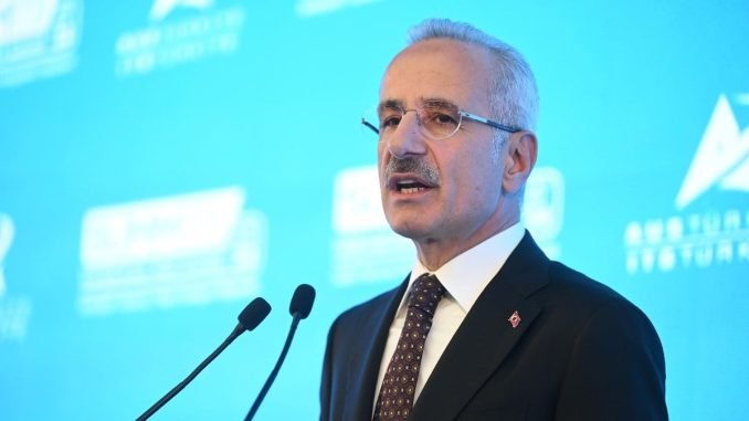 ulastirma-ve-altyapi-bakanindan-akilli-ulasim-sistemleri-zirvesinde-guclu-vurgular-QhHhMQOK.jpg