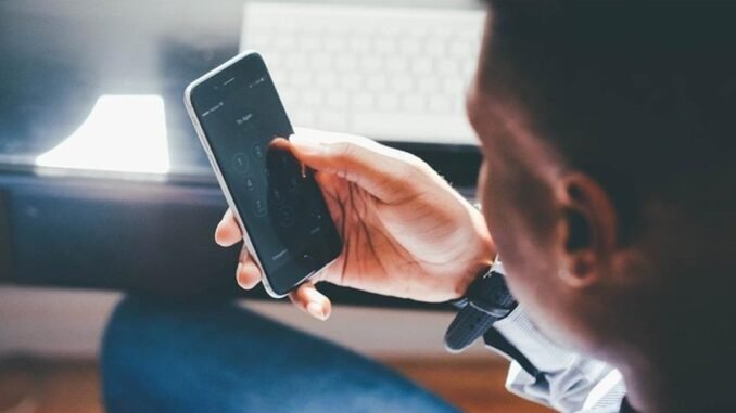 cep-telefonlarinin-cok-kullanimi-eklemlere-ziyanli-zvJwYpmI.jpg