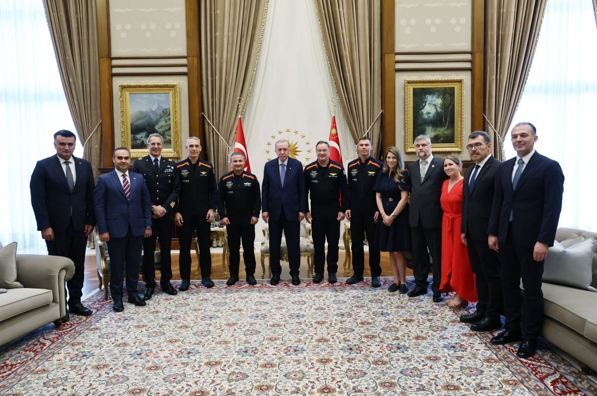 cumhurbaskani-erdogan-ax-3-uzay-misyonu-murettebatini-kabul-etti-0-wk15bVME.jpg