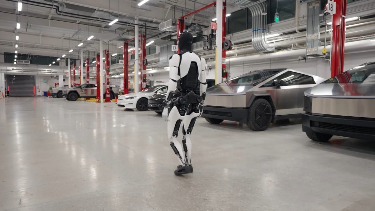 teslanin-insansi-robotu-optimus-fabrikada-ise-basladi-1-zUbLmwau.jpg