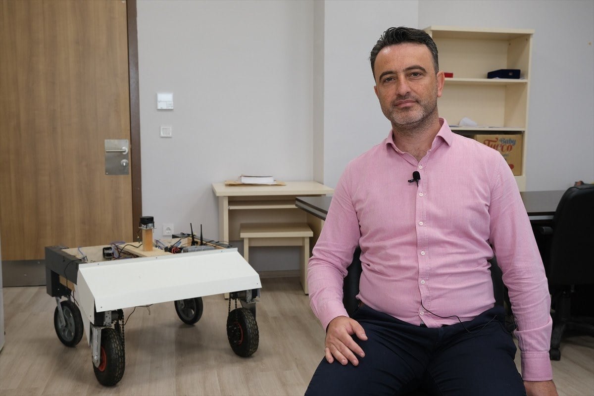 universite-ogrencilerinden-yabani-otla-ugras-icin-yapay-zekali-robot-0-IIsSr5YM.jpg