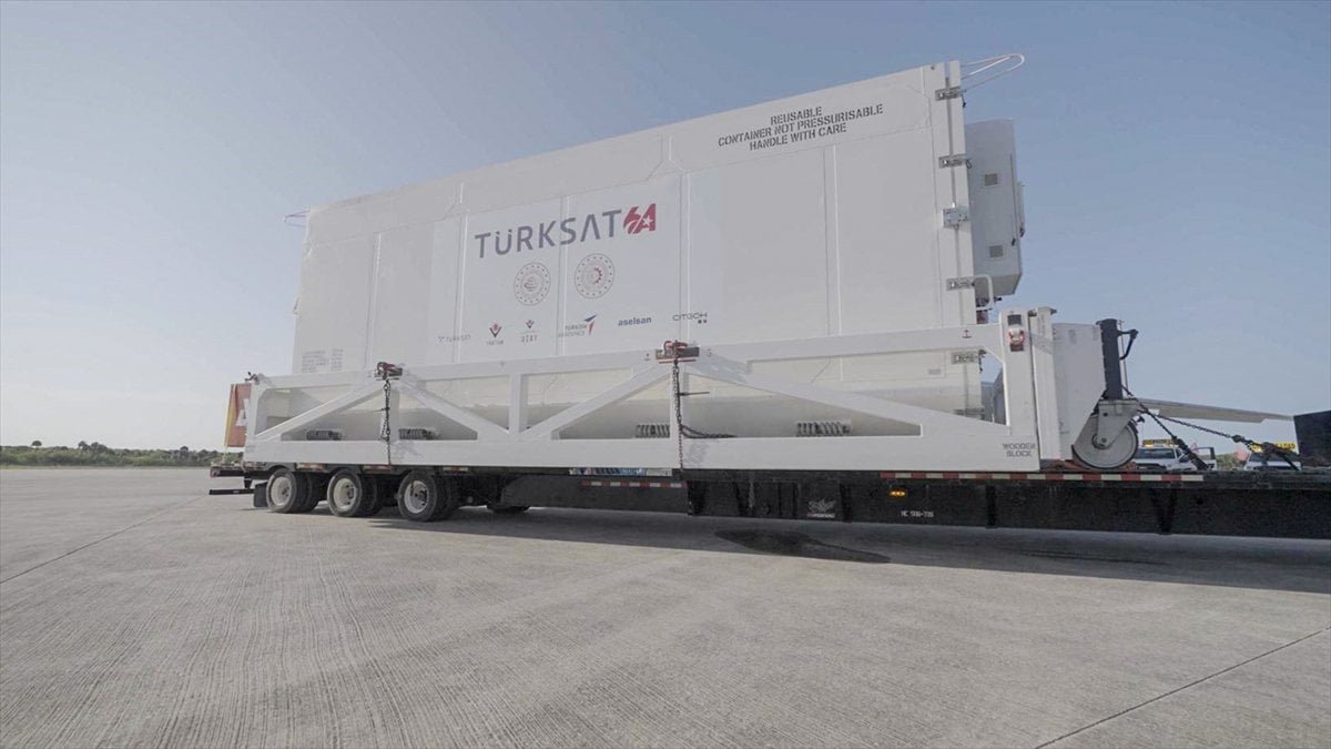 turksat-6a-ile-turkiyenin-tv-yayinciligindan-aldigi-hisse-artacak-9D9N47PW.jpg