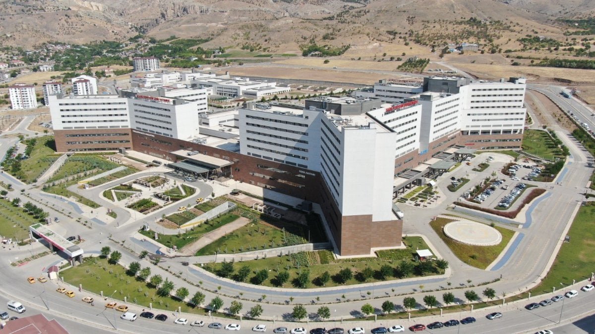 elazig-fethi-sekin-sehir-hastanesi-7-yilda-11-milyon-hastaya-hizmet-verdi-pPqO9cRF.jpg