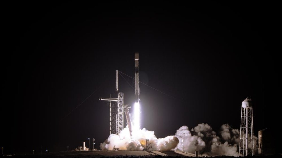 spacex-23-starlink-uydusunu-daha-yorungeye-gonderdi-UErzT1EI.jpg