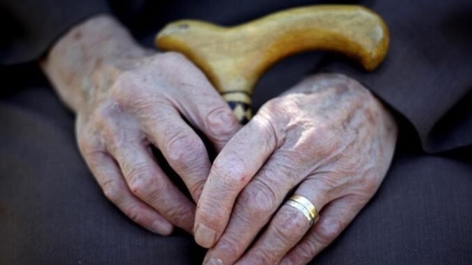 alzheimer-hastaligi-cagimizin-vebasi-ve-etkileri-rQ4QwTms.jpg