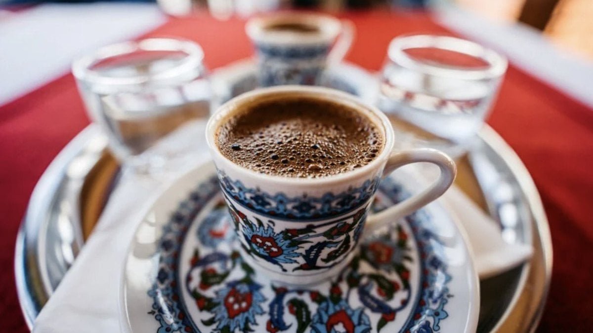 kahvenin-sindirim-sistemi-uzerindeki-etkileri-ve-yonetimi-kPkQmPHI.jpg
