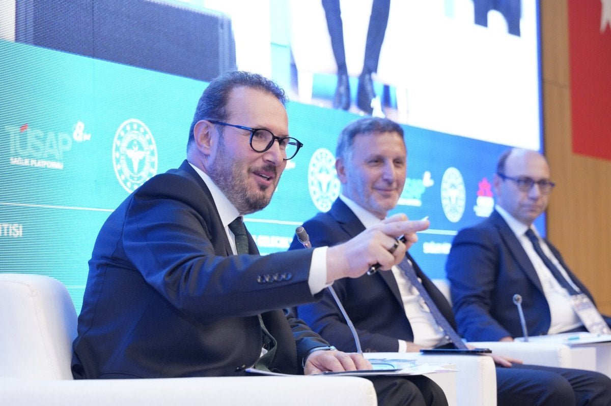 saglik-bakan-yardimcisi-doc-dr-suayip-birincinin-istanbuldaki-saglik-zirvesi-temaslari-1-SxtxmCZs.jpg