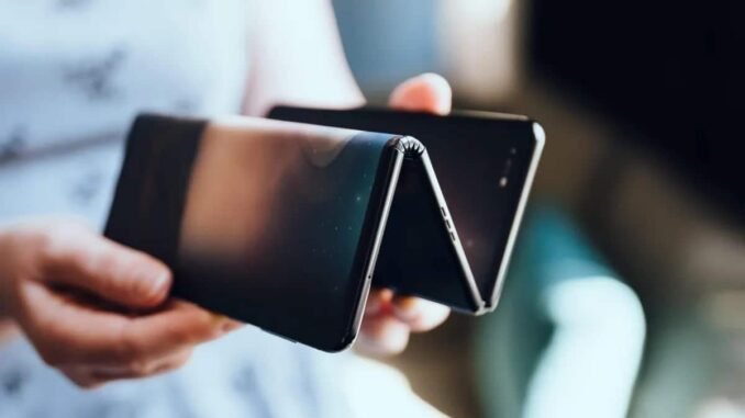 uc-katli-telefonlar-akilli-telefon-tasariminda-yeni-bir-donem-9nkv8dXK.jpg