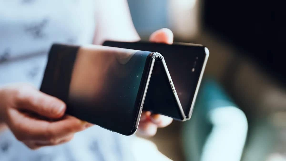 uc-katli-telefonlar-akilli-telefon-tasariminda-yeni-bir-donem-9nkv8dXK.jpg