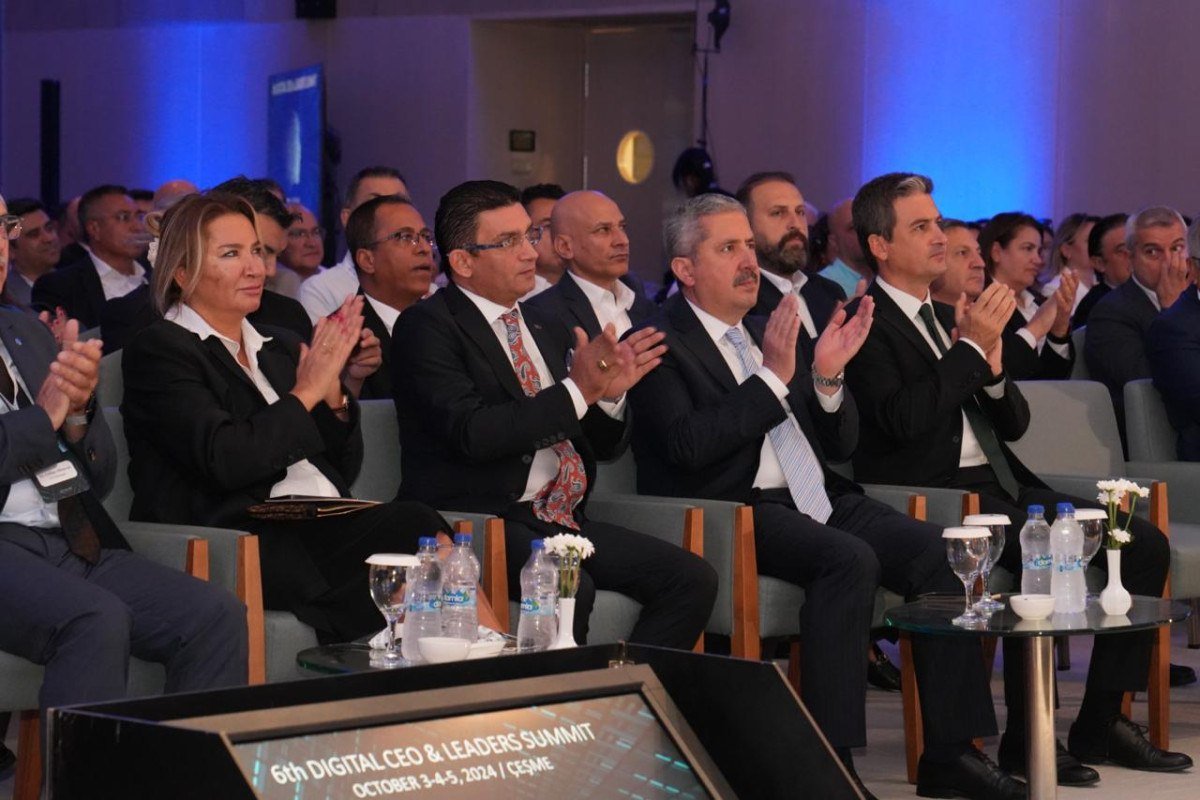 cesmede-6-dijital-ceo-ve-liderler-zirvesi-vizyon100-gerceklesti-0-VFRiz5Yb.jpg