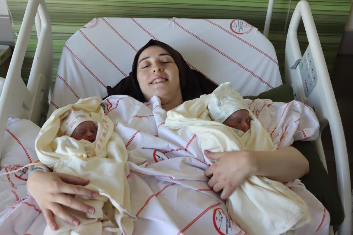 İkiz Bebek Sevinci: Esra İmrek'in Mutlu Hikayesi