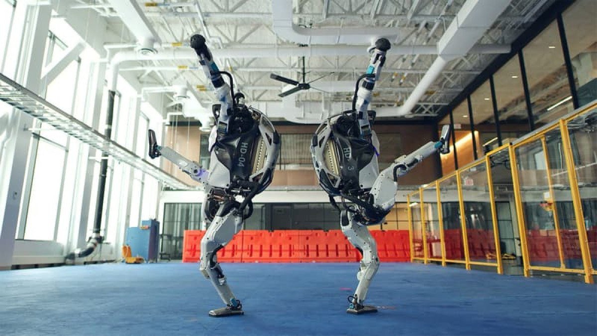 insansi-robotlarin-gelisimi-ve-yapay-zeka-ile-egitimi-0-k8bZuOO6.jpg