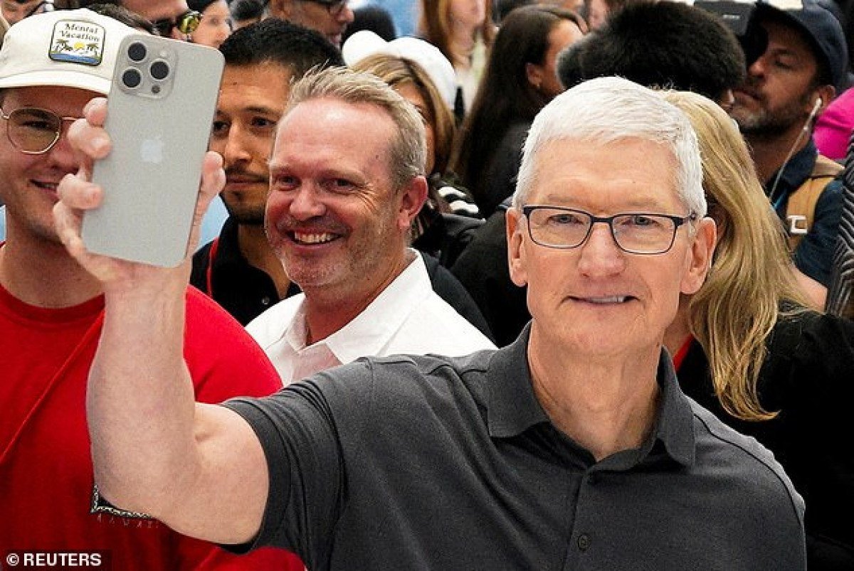 apple-iphone-satislarinda-rekor-kirdi-ve-ios-181-hizla-benimseniyor-0-AnP1i1UF.jpg