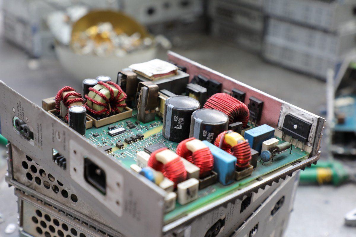 yapay-zeka-ve-elektronik-atik-sorunu-gelecekte-karsilasacagimiz-tehditler-0-KOHPMHzR.jpg