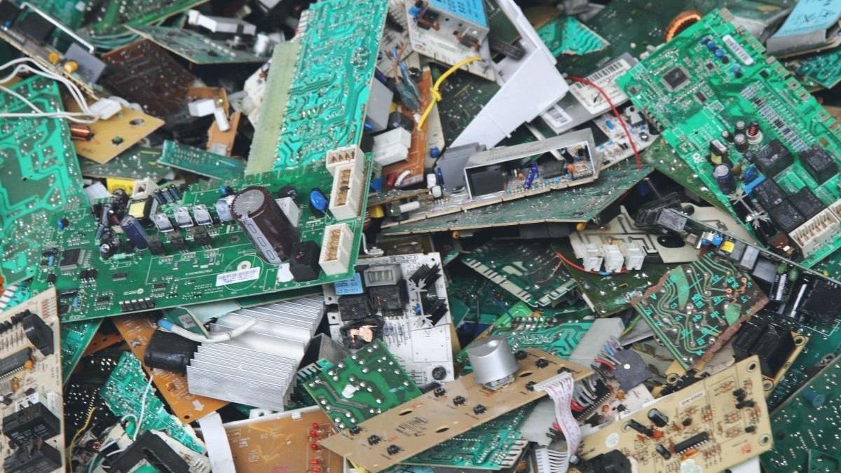 yapay-zeka-ve-elektronik-atik-sorunu-gelecekte-karsilasacagimiz-tehditler-NjagiyGh.jpg
